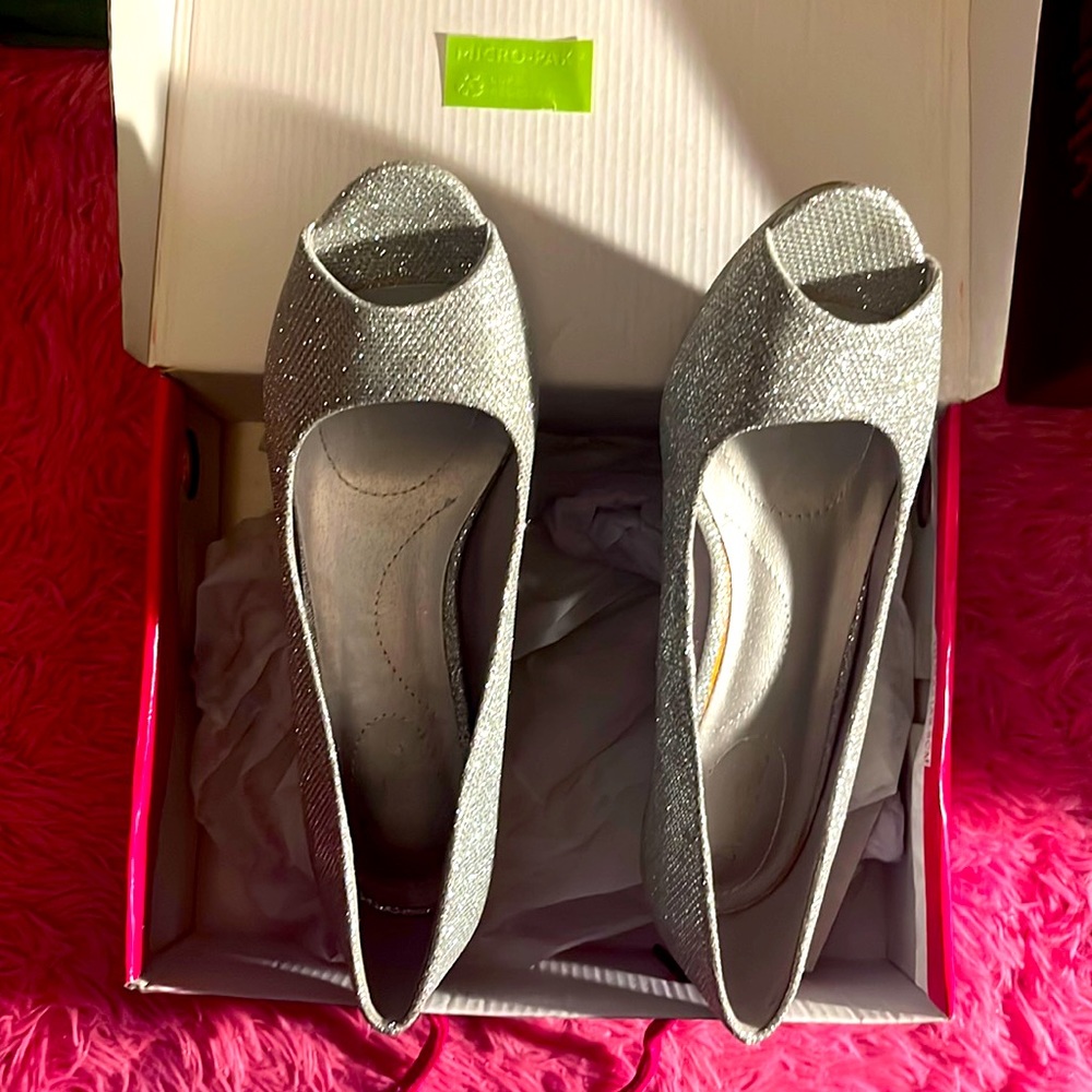 Women silver glitter heels